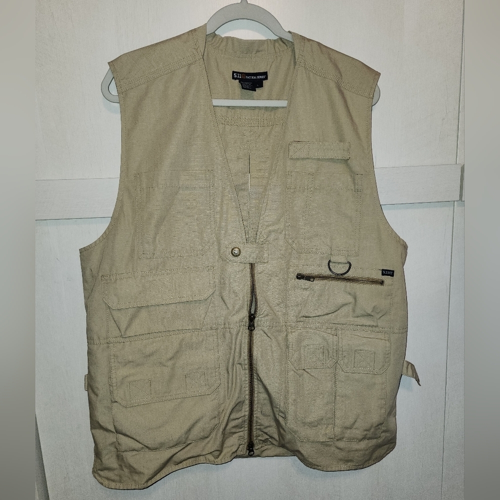 Preowned 5.11 Tactical Series vest size large tan color